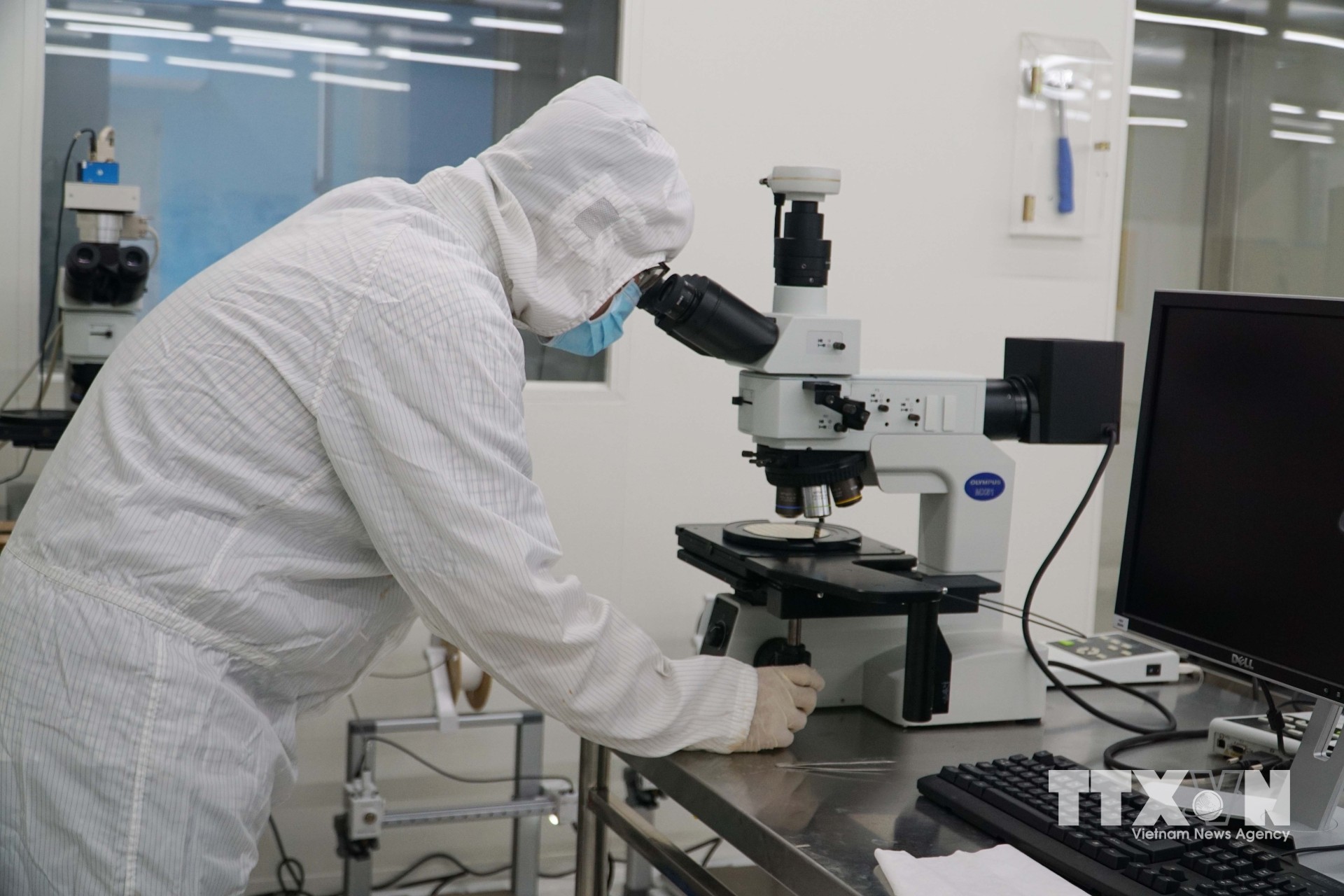 Phòng thí nghiệm công nghệ bán dẫn thuộc Trung tâm Nghiên cứu triển khai ((SHTP-Labs)) tại Khu Công nghệ cao Thành phố Hồ Chí Minh. (Ảnh: Thu Hoài/TTXVN)